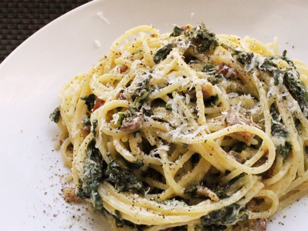 Skillet spaghetti alla carbonara with kale