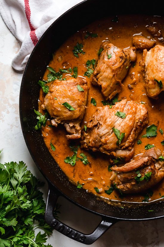 Skinless chicken thighs with shallots in red wine vinegar (Poulet au vinaigre)