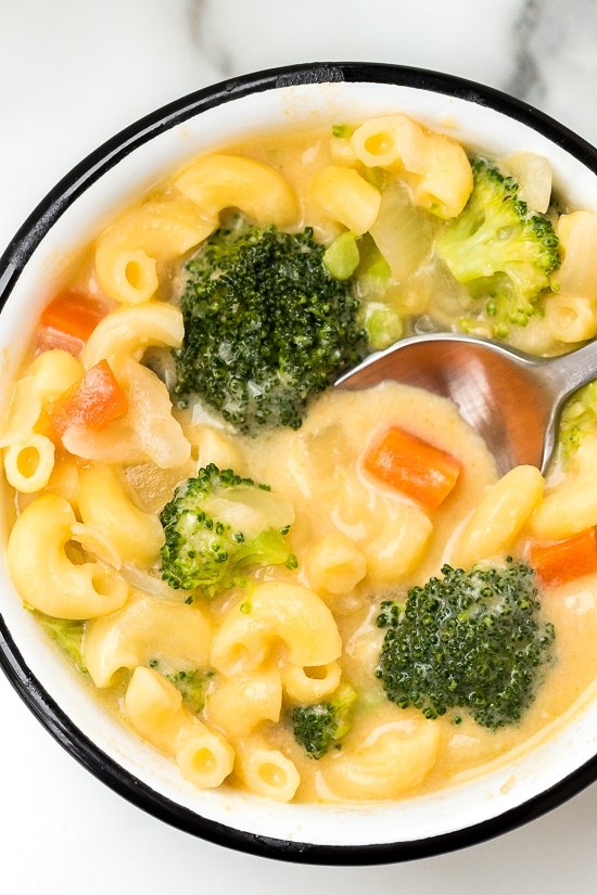 Skinny macaroni and cheese soup with broccoli