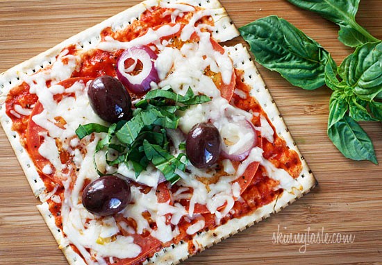 Skinny passover matzo pizza
