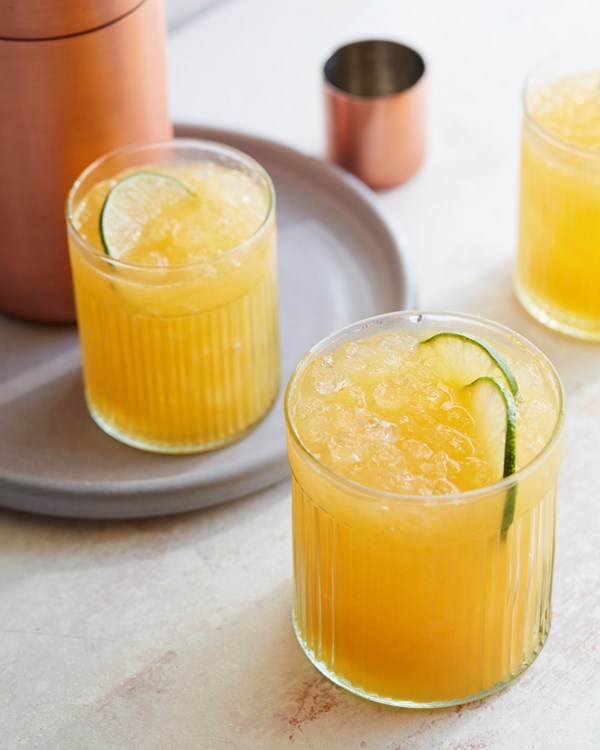 Skinny sparkling coconut margarita
