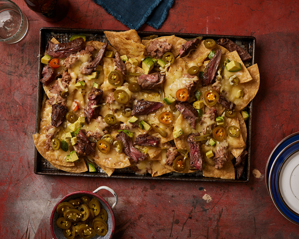 Skirt steak nachos (Nachos con carne asada)