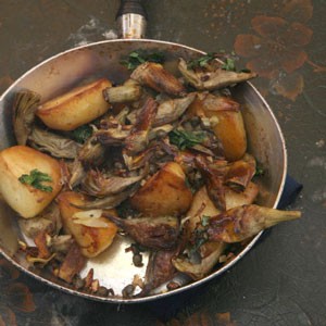 Skirt steak with artichoke and potato hash