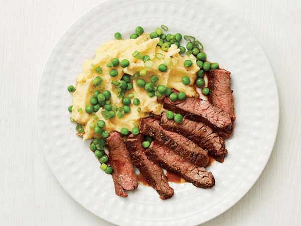 Skirt steak with cheesy mashed potatoes 