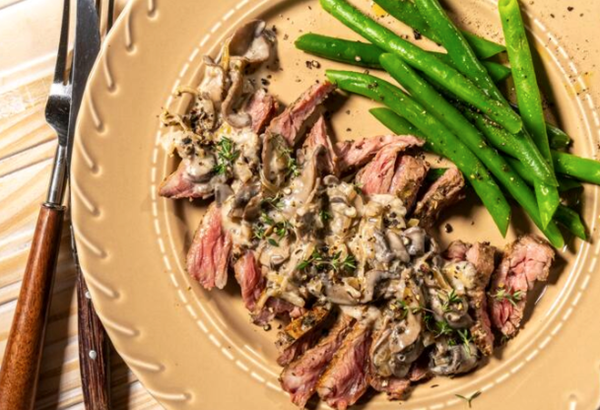 Skirt steak with creamy mushroom sauce