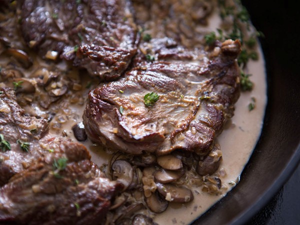 Skirt steak with mushroom-cream pan sauce