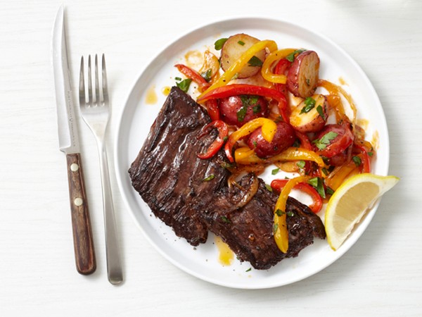 Skirt steak with peppers