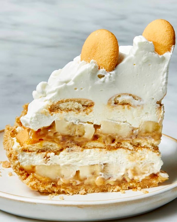 Sky-high banana pudding pie