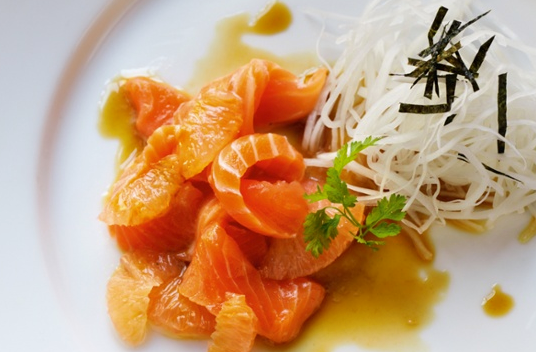 Sliced salmon with ponzu and pink grapefruit