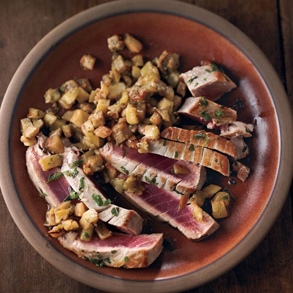Sliced tuna with eggplant salad and oregano oil (Tagliata di tonno con melanzane)