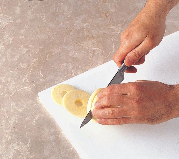 Slicing apples and pears