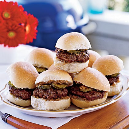 Sliders with shallot-Dijon relish