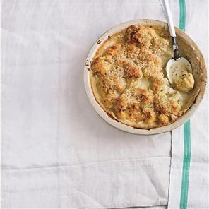 Slimmed-down cauliflower cheese