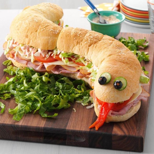 Slithering snakewich with spicy venom sauce 