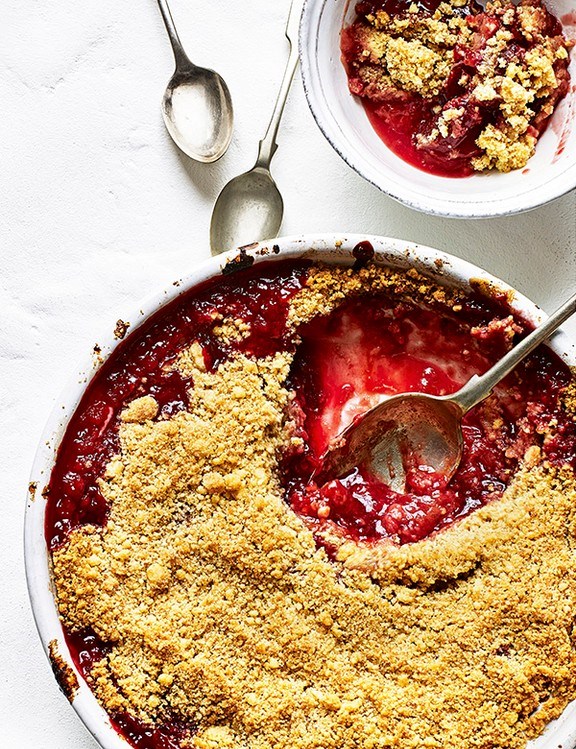 Sloe gin and plum crumble