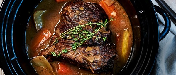 Slow-cooked brisket with red wine, thyme and onions