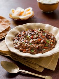 Slow-cooked broad bean & tomato stew