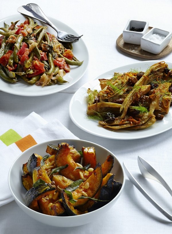 Slow-cooked green beans and tomato