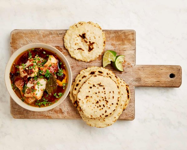 Slow-cooked hake in cascabel oil with corn tortillas