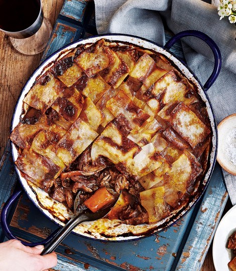 Slow-cooked lamb shank and red wine hotpot
