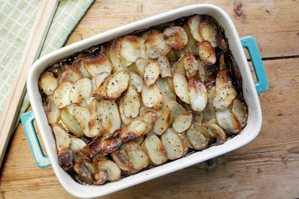 Slow-cooked mushroom hot pot