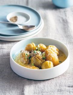 Slow-cooked onions with thyme and Parmesan