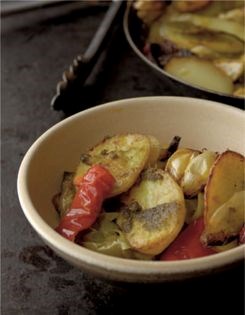 Slow-cooked potatoes with onion and capsicum (Patatas a lo pobre)