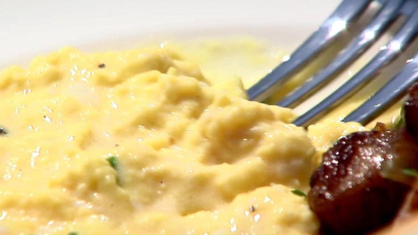 Slow-cooked scrambled eggs with goat cheese