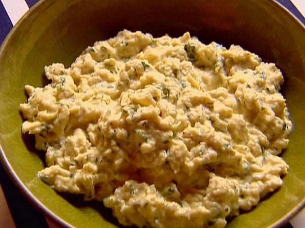 Slow-cooked scrambled eggs with fresh herbs