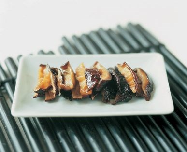 Slow-cooked shiitake with shoyu (Fukumé-ni)
