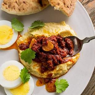 Slow-cooked tomato sauce (Matbucha)