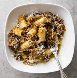 Slow-cooker beef and onion ragu