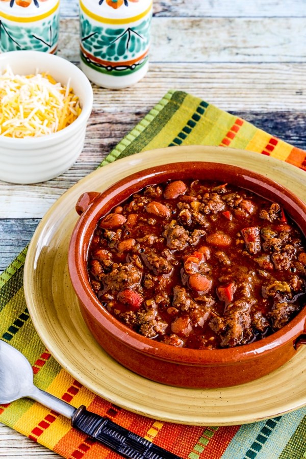 Slow cooker beef and refried bean chili