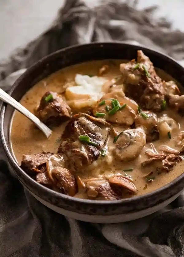Slow cooker beef Stroganoff stew
