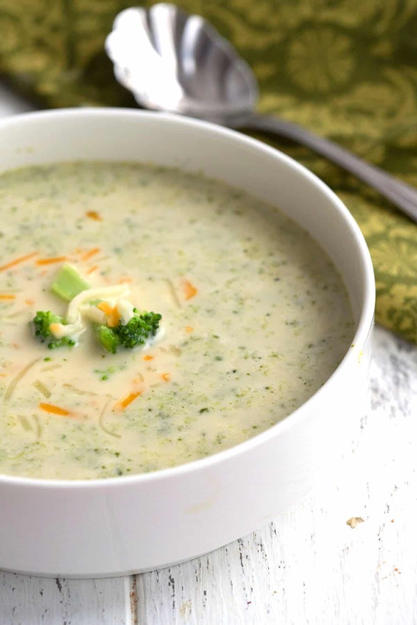 Slow cooker broccoli cheese soup