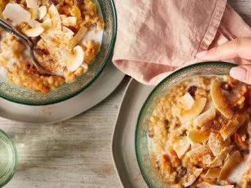 Slow-cooker carrot cake overnight oats
