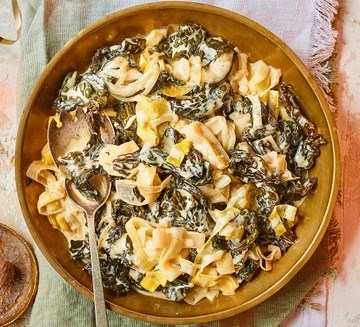 Slow cooker cheesy creamed greens