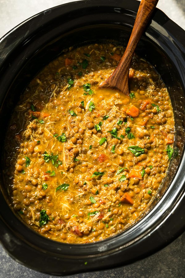 Slow cooker chicken and lentil soup