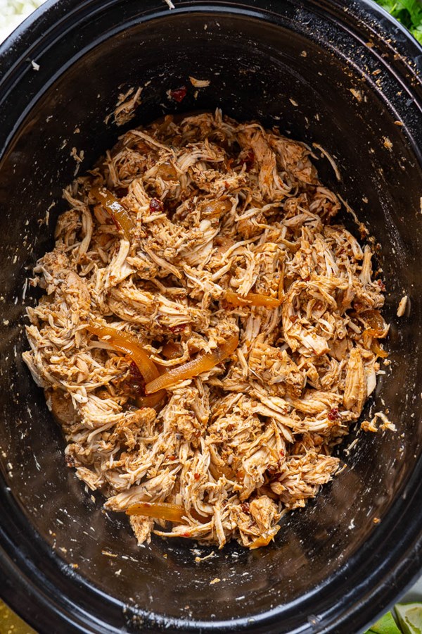 Slow cooker chicken barbacoa