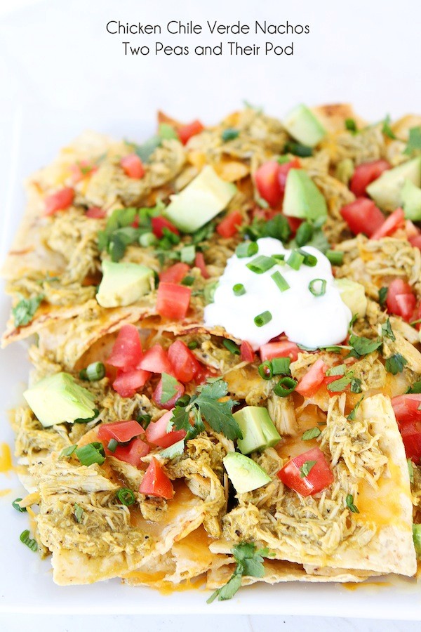 Slow cooker chicken chile verde nachos