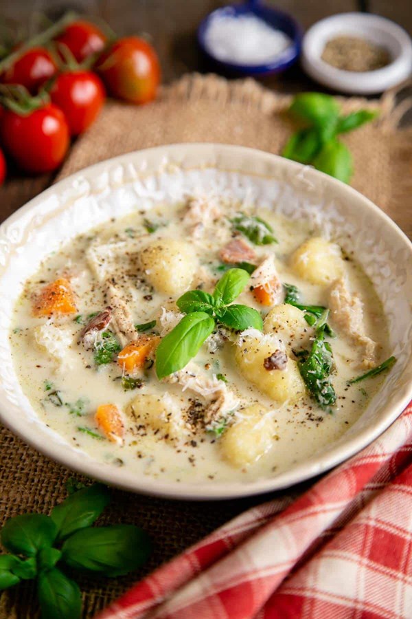 Slow cooker chicken gnocchi soup