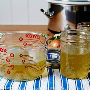 Slow-cooker chicken stock