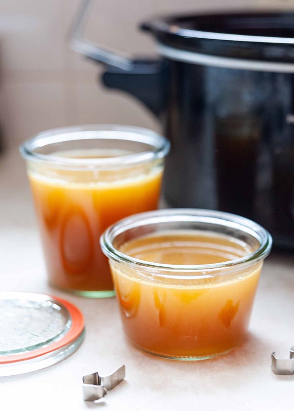 Slow cooker chicken stock 