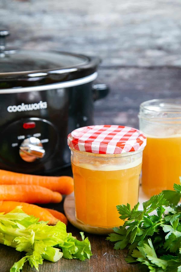 Slow cooker chicken stock