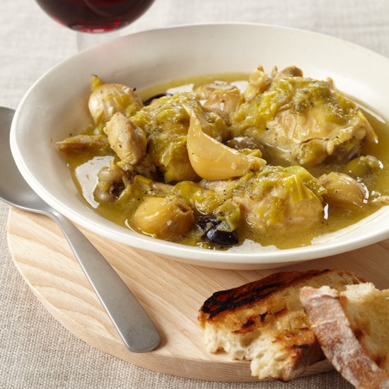 Slow-cooker chicken with 40 cloves of garlic