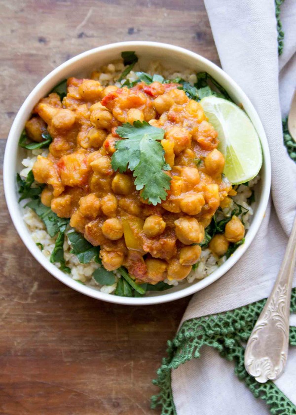 Slow cooker chickpea curry with sweet potatoes and red peppers