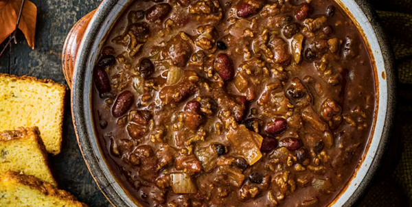 Slow-cooker chilli with jalapeño cheddar cornbread