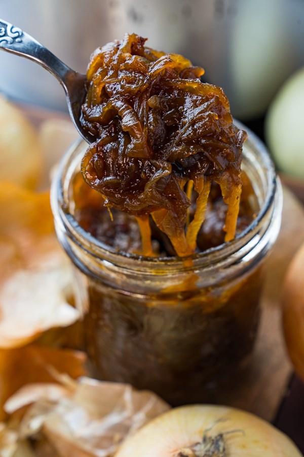 Slow cooker chipotle maple onion jam