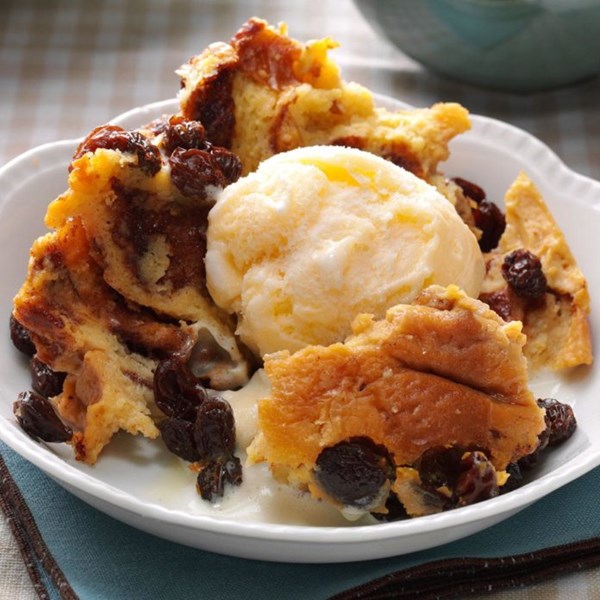 Slow cooker cinnamon roll pudding