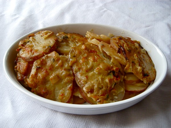 Slow cooker creamy scalloped potatoes and parsnips